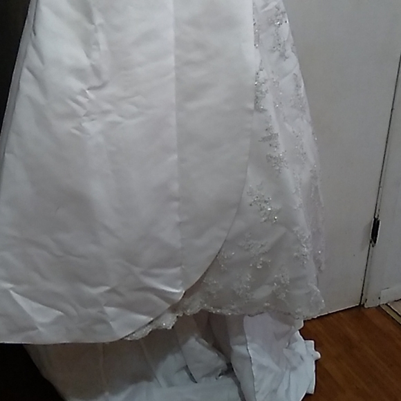 Wedding dress - Picture 4 of 11